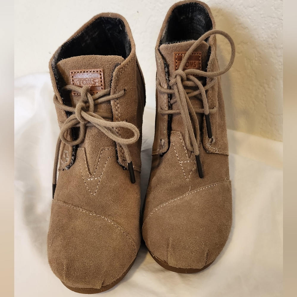 TOMS wedges